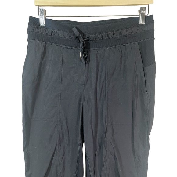 Lululemon Athletica Women’s Black On The Fly Drawstring Capri Pants Size 10 - Picture 3 of 11